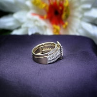 Laboratorij AB & AB stvorio je zaručnički prsten s Moissanitom i dijamantom AB u 14k žutom zlatu preko srebra